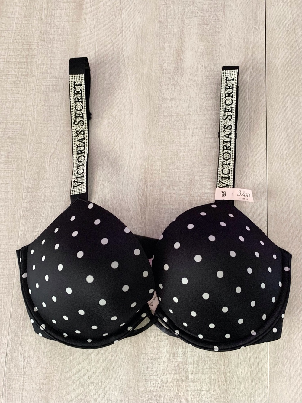 Victoria’s Secret Logo Shine Strap Push-Up Bra Size 32DD